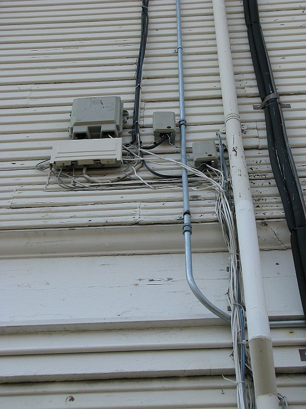 SCZ Victorian wiring mess